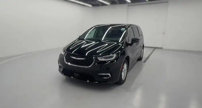 2024 Chrysler Pacifica Touring L's photo