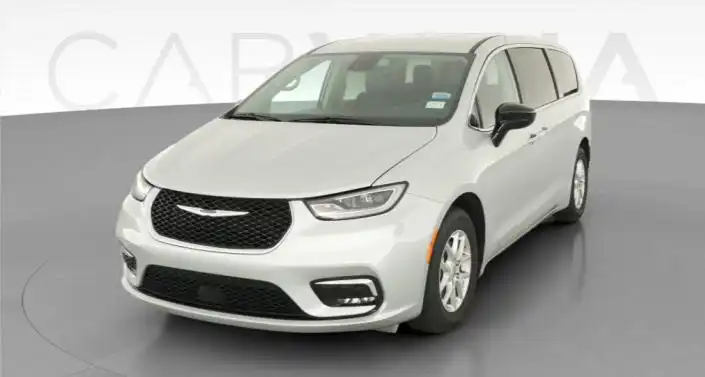 2024 Chrysler Pacifica Touring L's photo