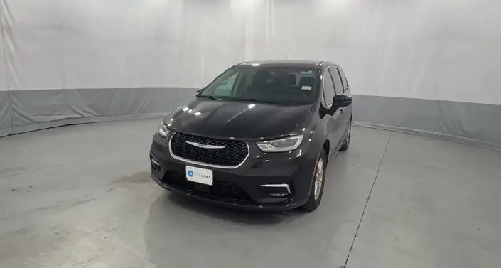 2024 Chrysler Pacifica Touring L's photo