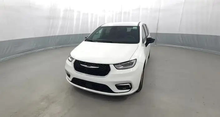 2026 Chrysler Pacifica Select's photo