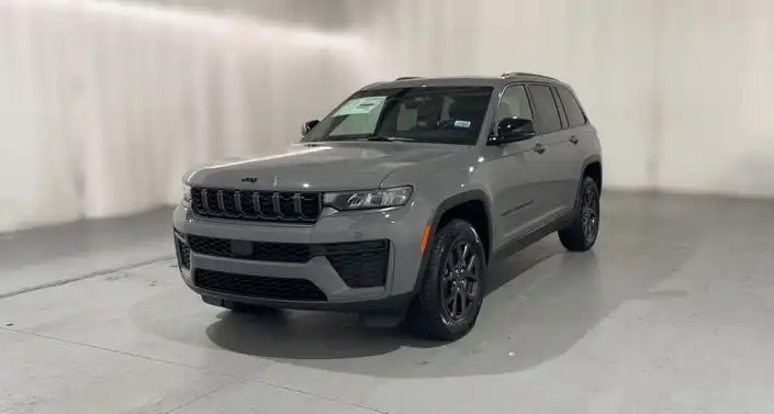 2027 Jeep Grand Cherokee Laredo Altitude's photo