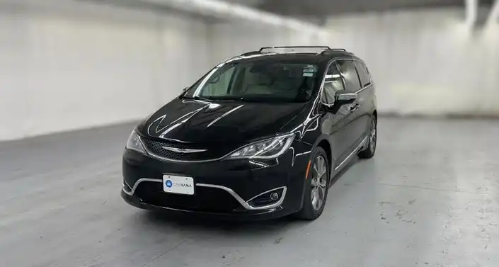2019 Chrysler Pacifica Limited's photo