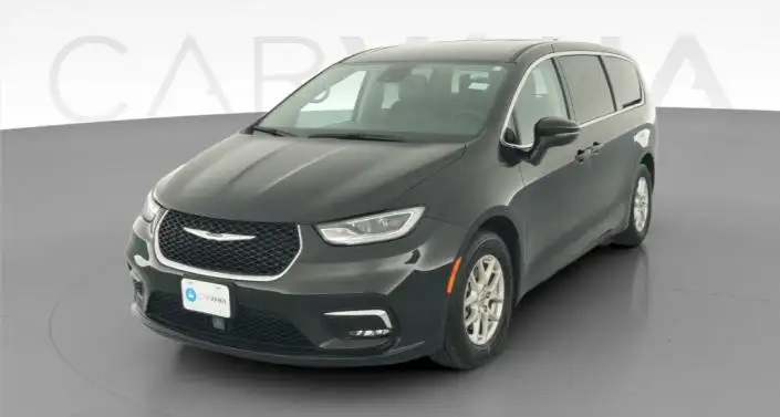 2023 Chrysler Pacifica Touring L's photo