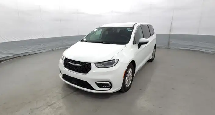 2023 Chrysler Pacifica Touring L's photo