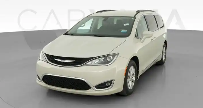 2017 Chrysler Pacifica Touring L's photo