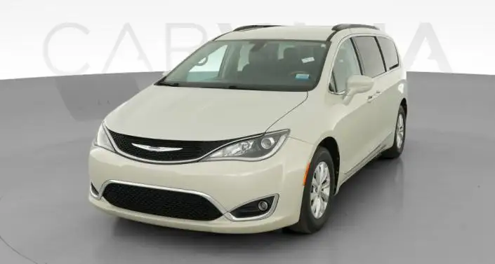 2017 Chrysler Pacifica Touring L's photo