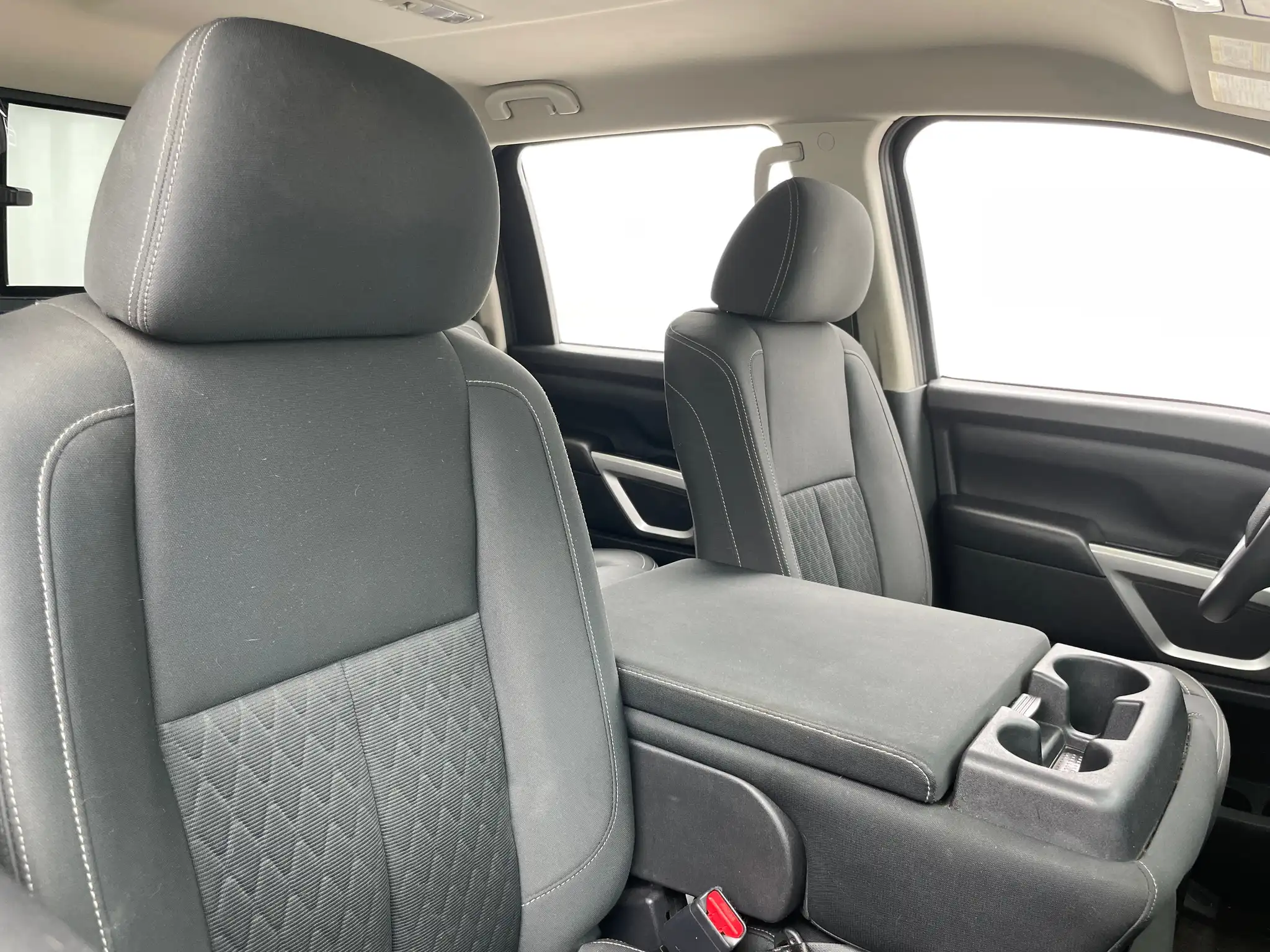 2019 Nissan Titan SV 4WD Crew Cab's photo