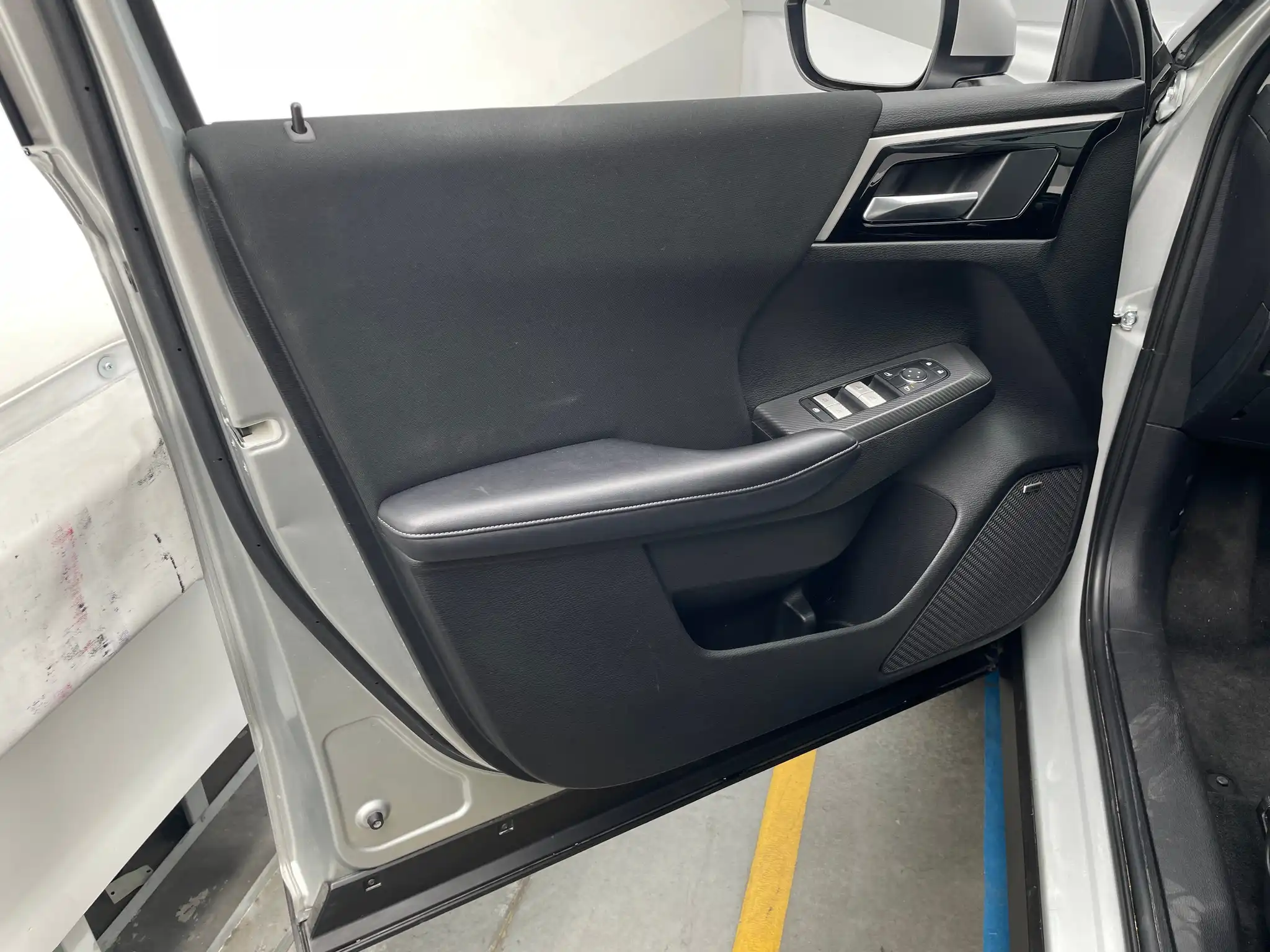 2025 Mitsubishi Outlander ES FWD's photo