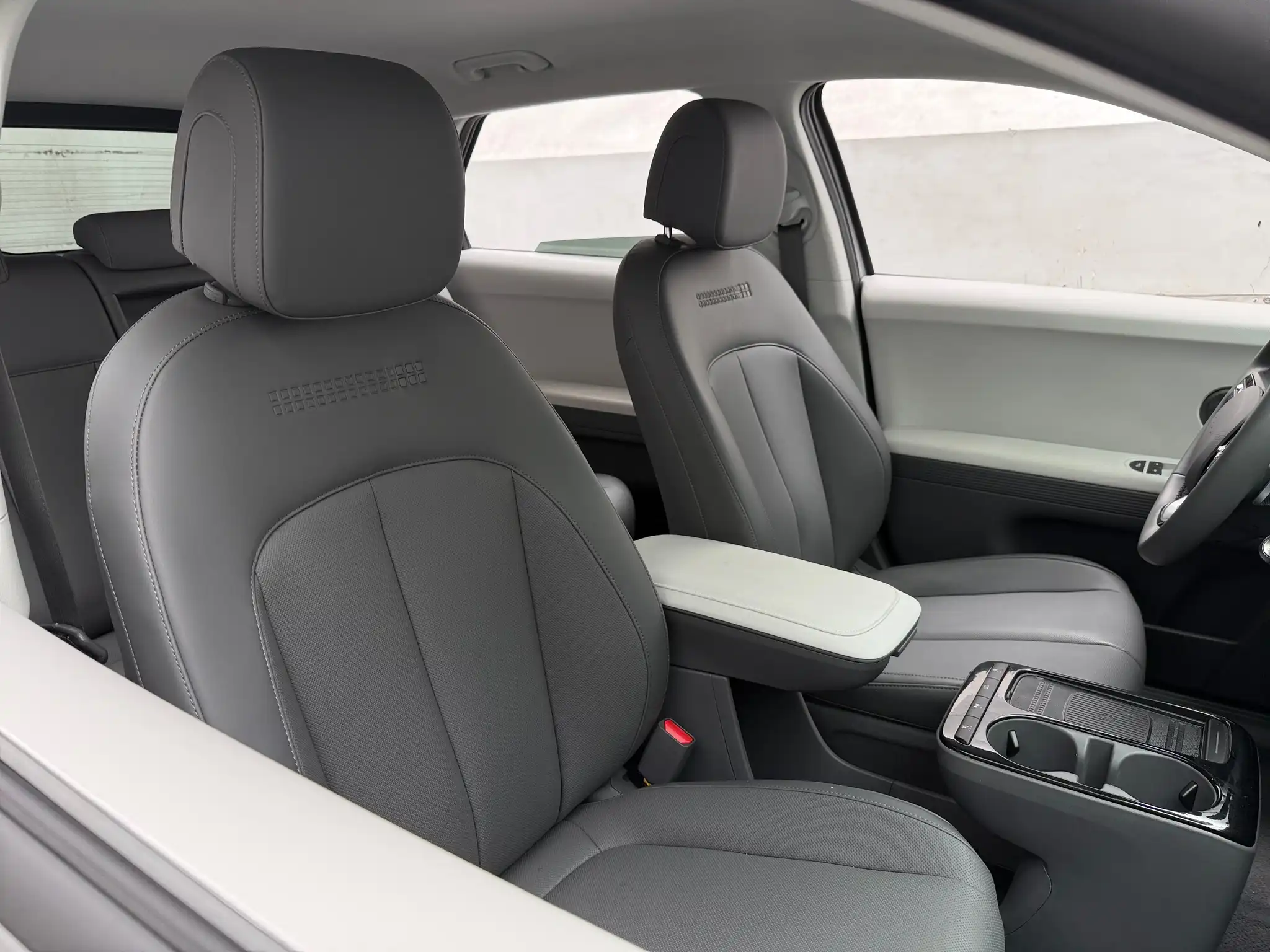 2026 Hyundai Ioniq 5 SEL RWD's photo