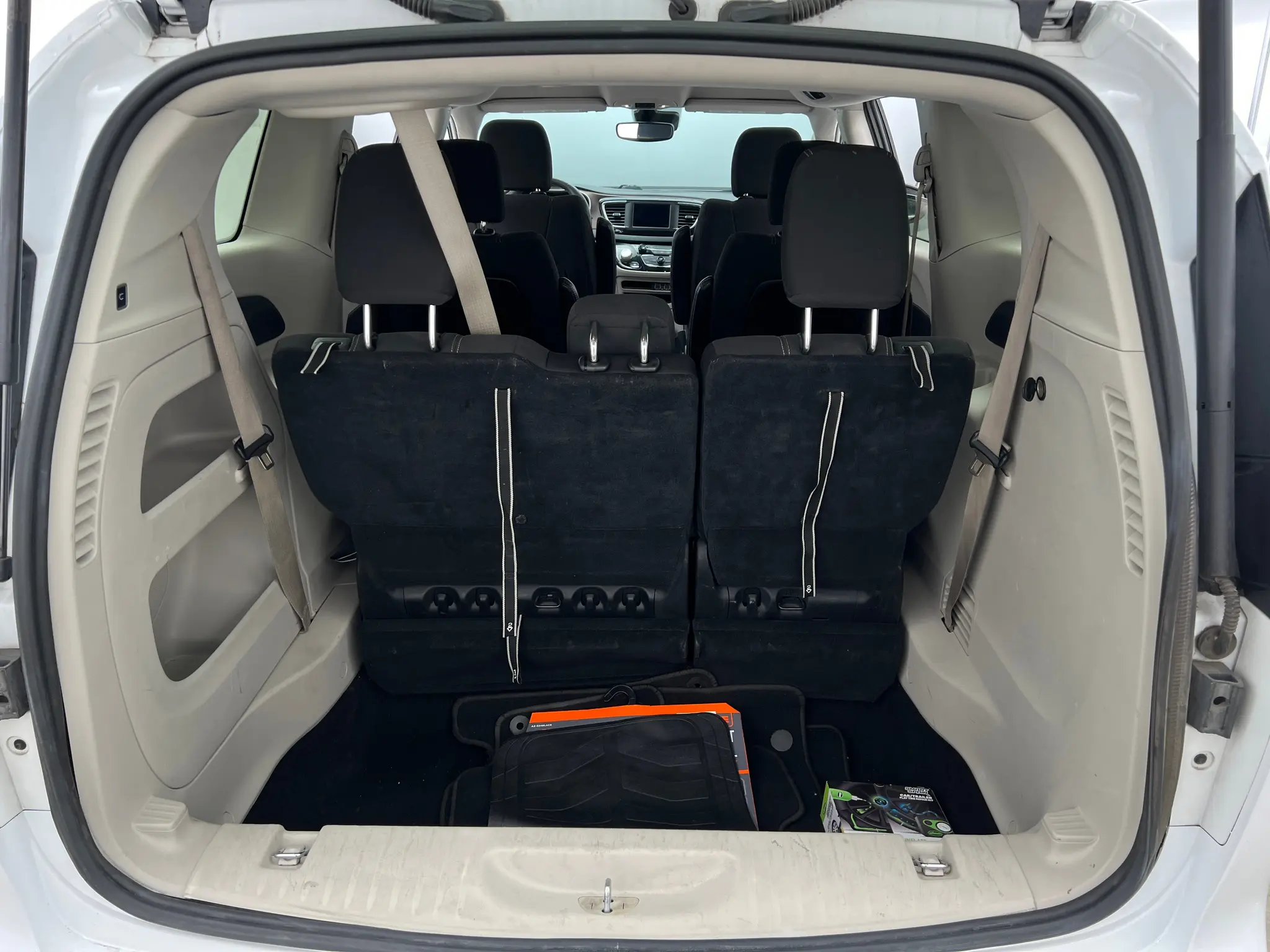 2023 Chrysler Voyager LX photo 3