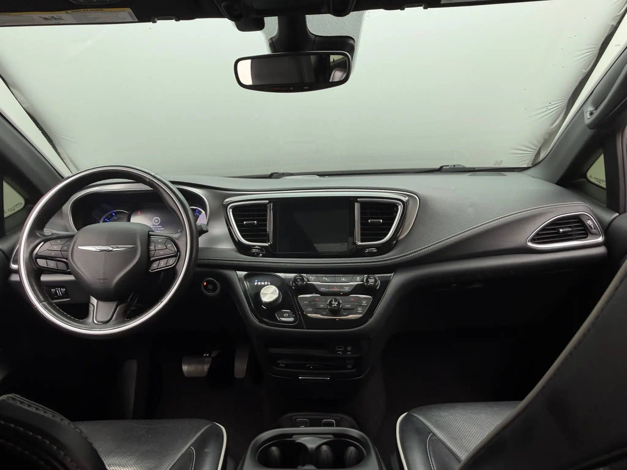 2019 Chrysler Pacifica Hybrid Limited's photo