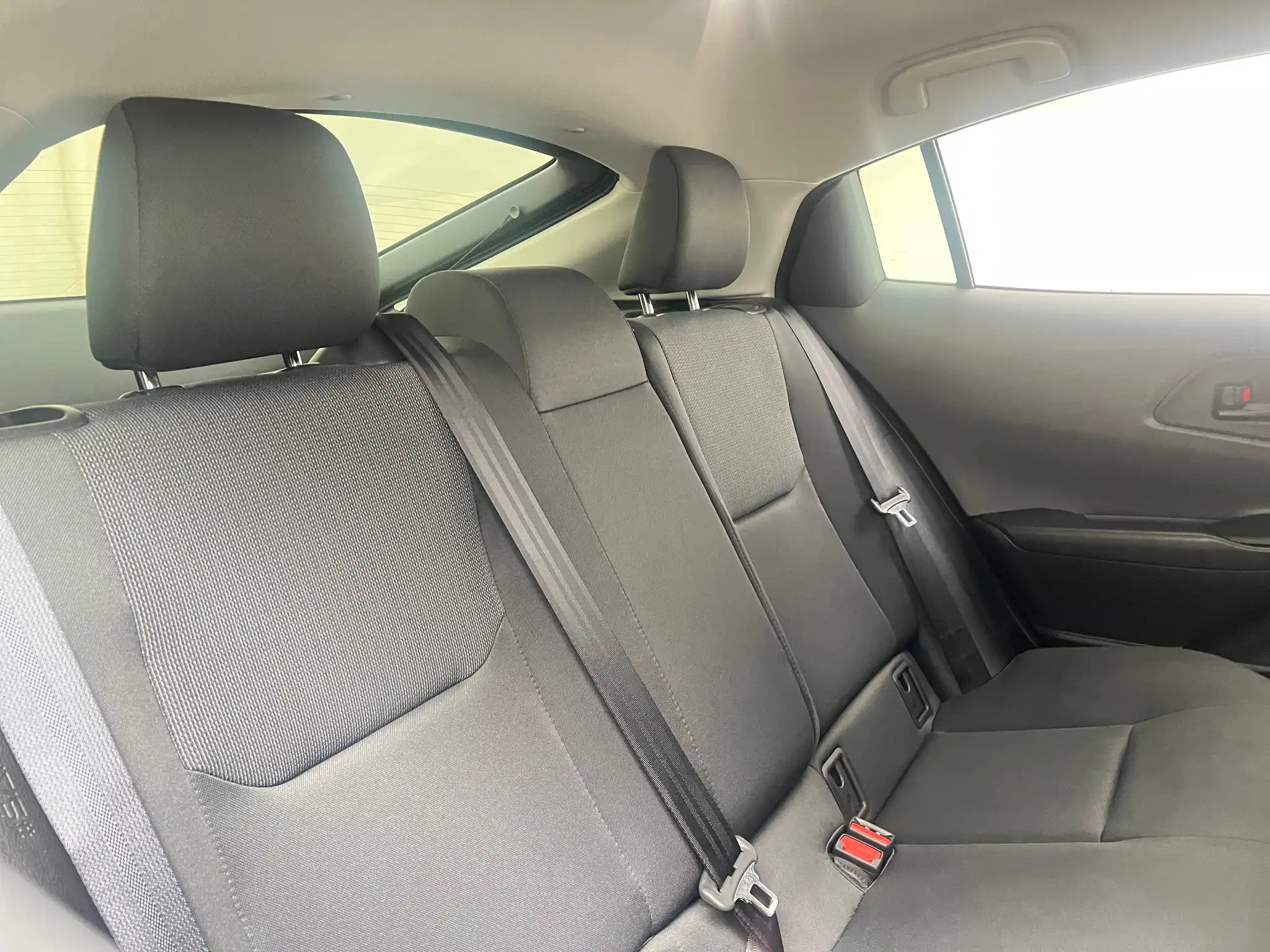 2025 Toyota Prius LE FWD's photo