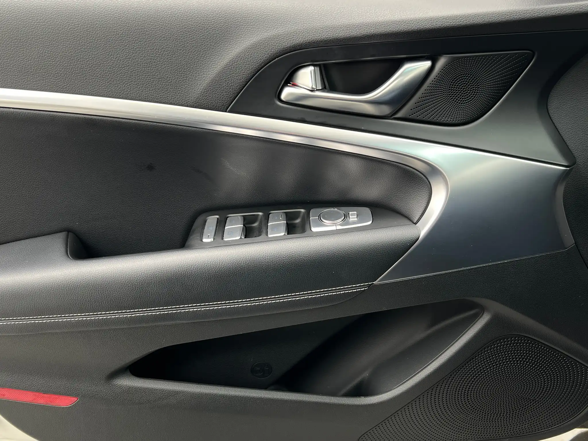 2026 Genesis G70 2.5T Standard's photo