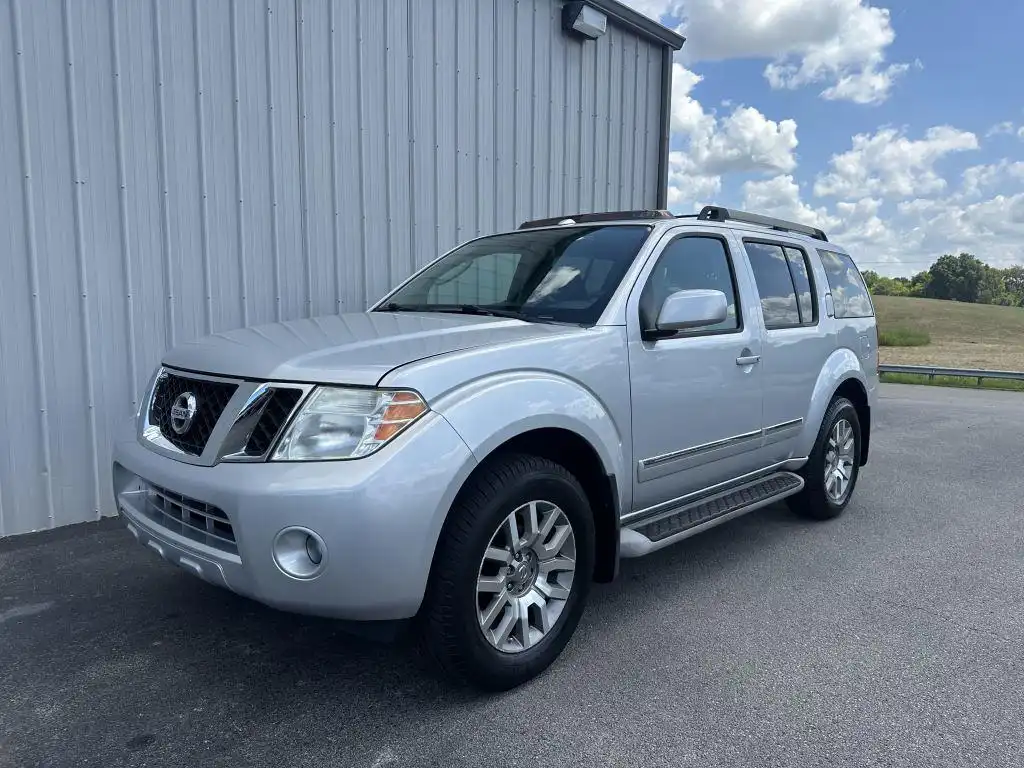 2011 Nissan Pathfinder LE 4X4's photo