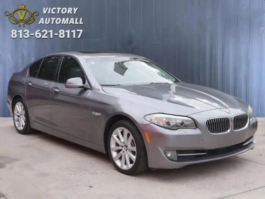 2011 BMW 5 Series 528i Sedan's photo