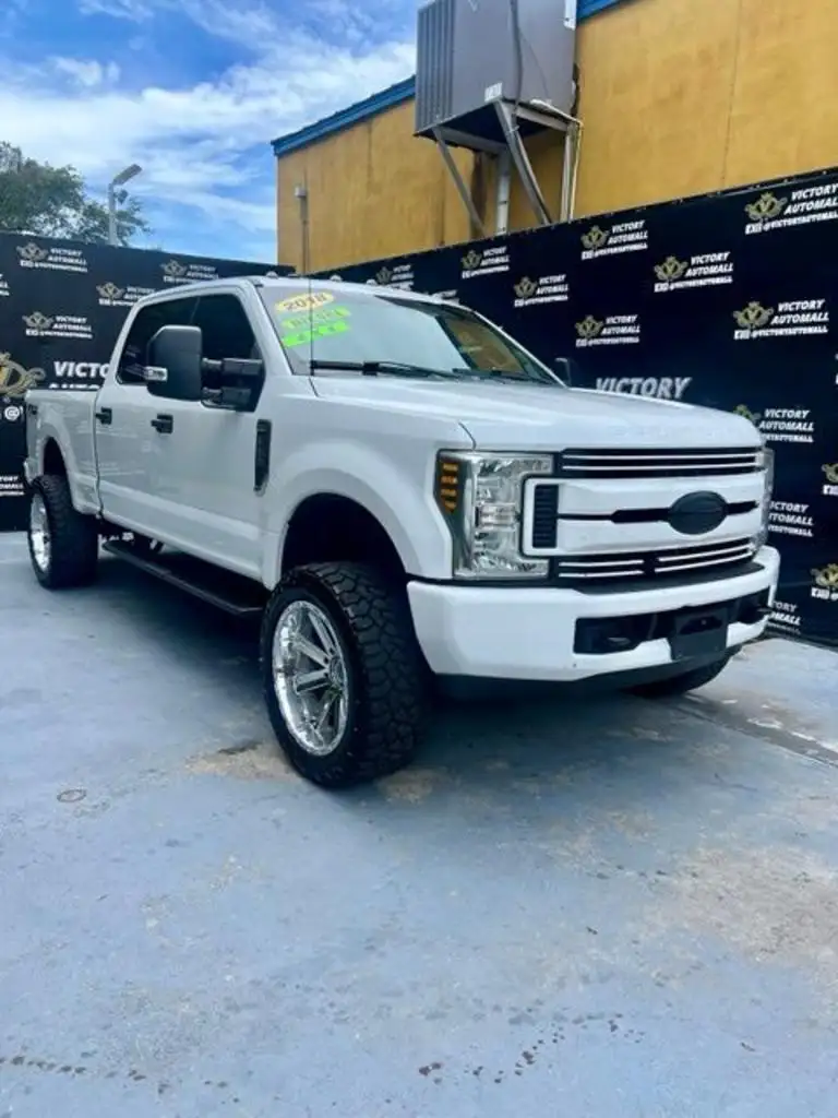 2018 Ford F-250 XLT 4WD Crew Cab 8' Box's photo