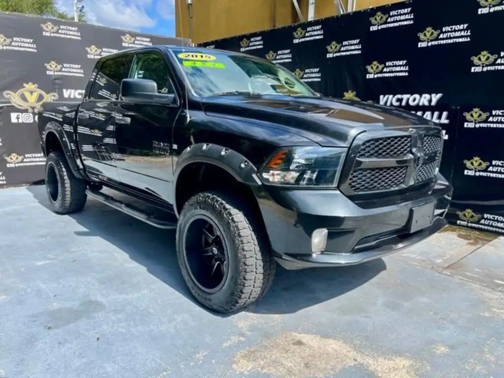 2015 RAM 1500 Express 4x4 Crew Cab's photo