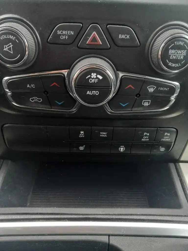 2017 RAM 1500 Big Horn 4x4 Crew Cab 5'7's photo