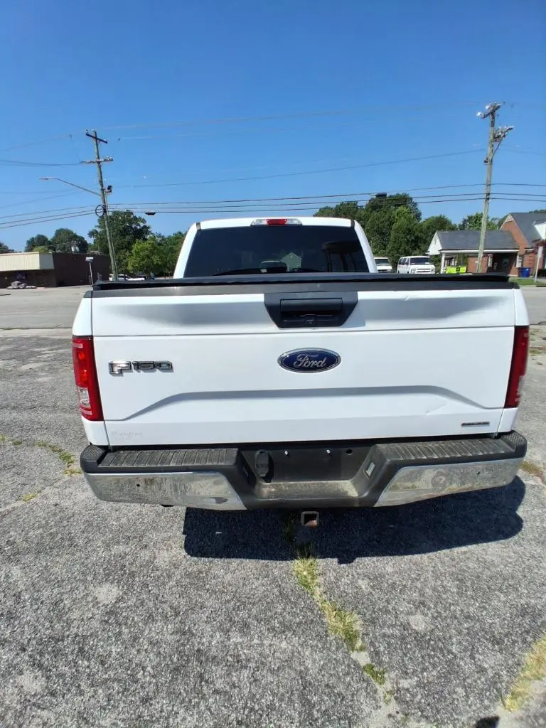 2016 Ford F-150 XLT SuperCrew 5-1/2 Box photo 4