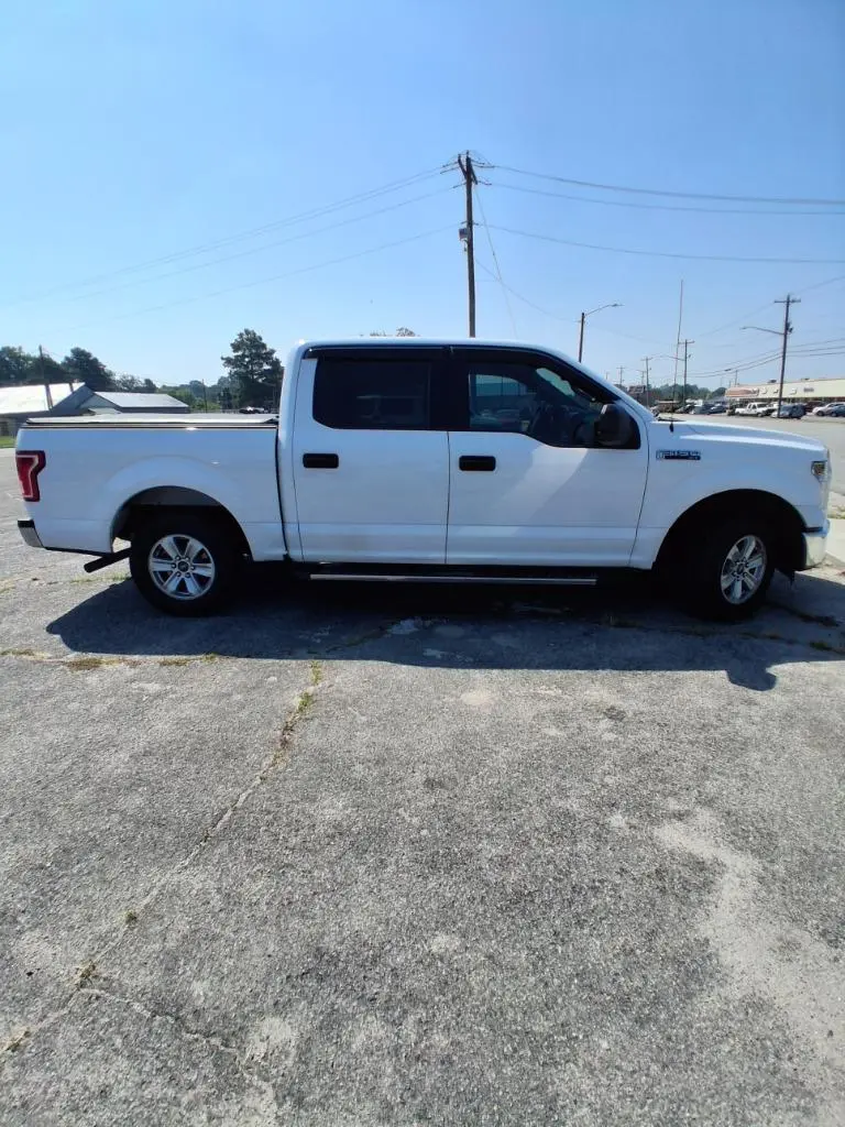 2016 Ford F-150 XLT SuperCrew 5-1/2 Box photo 3