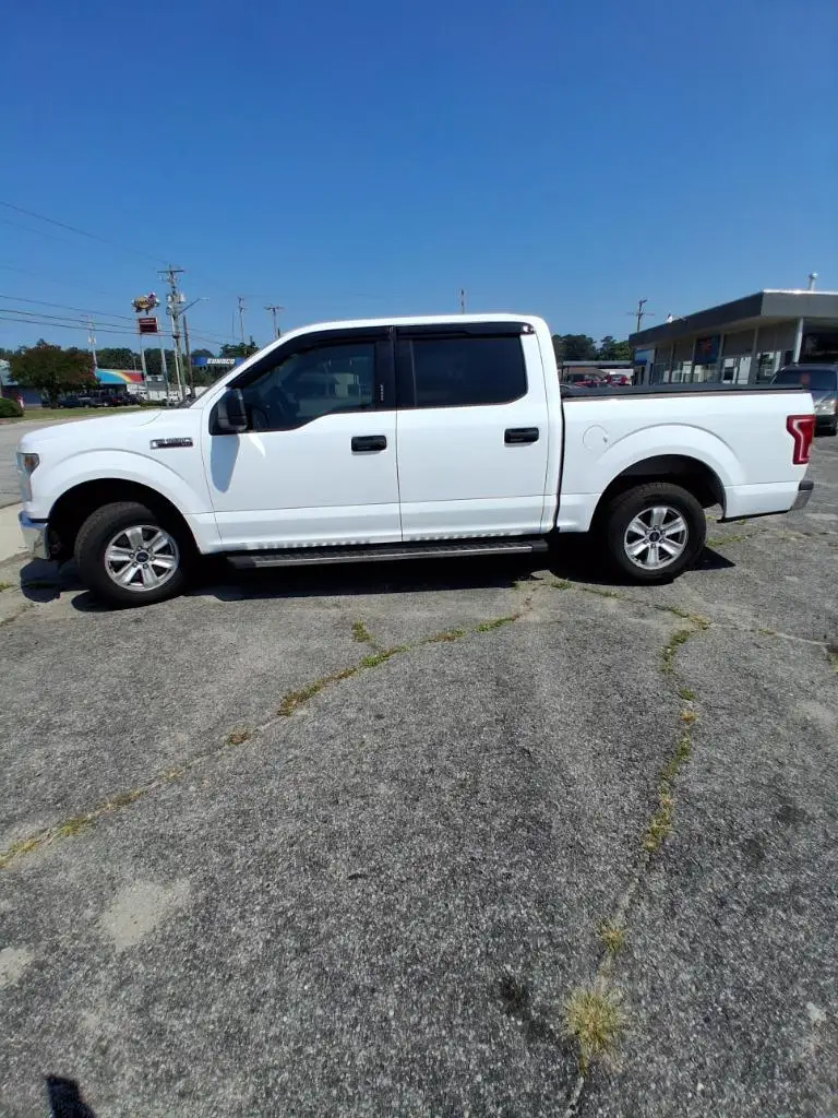 2016 Ford F-150 XLT SuperCrew 5-1/2 Box photo 1