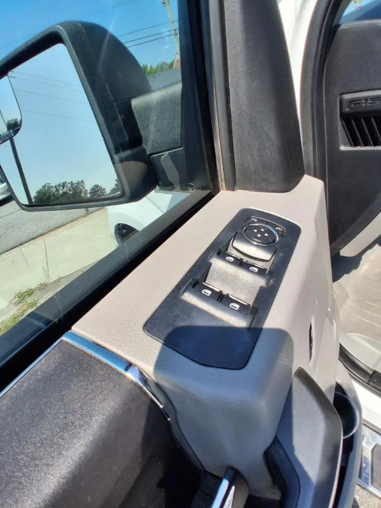 2016 Ford F-150 XLT SuperCrew 5-1/2 Box photo 5