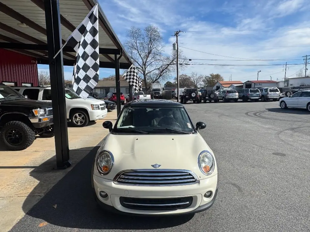 2011 MINI Cooper Base photo 3