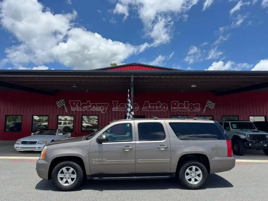 2013 GMC Yukon 2WD 1/2 Ton SLT (4SA)'s photo