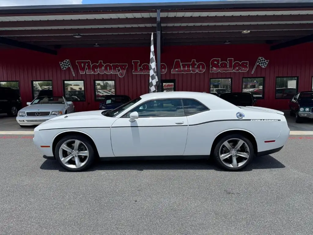 2015 Dodge Challenger SXT photo 1