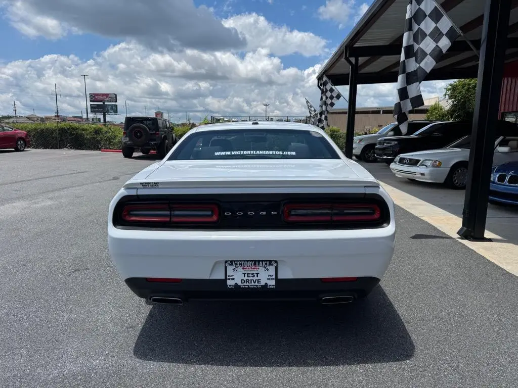 2015 Dodge Challenger SXT photo 4