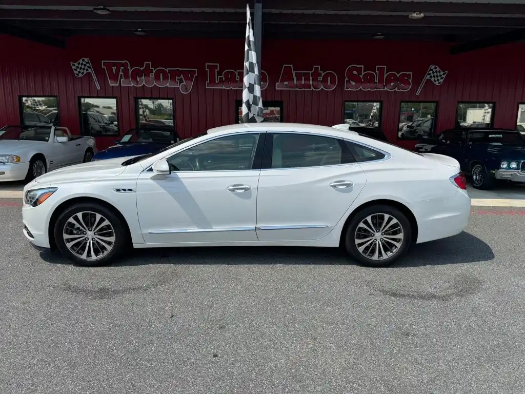 2017 Buick LaCrosse Essence's photo