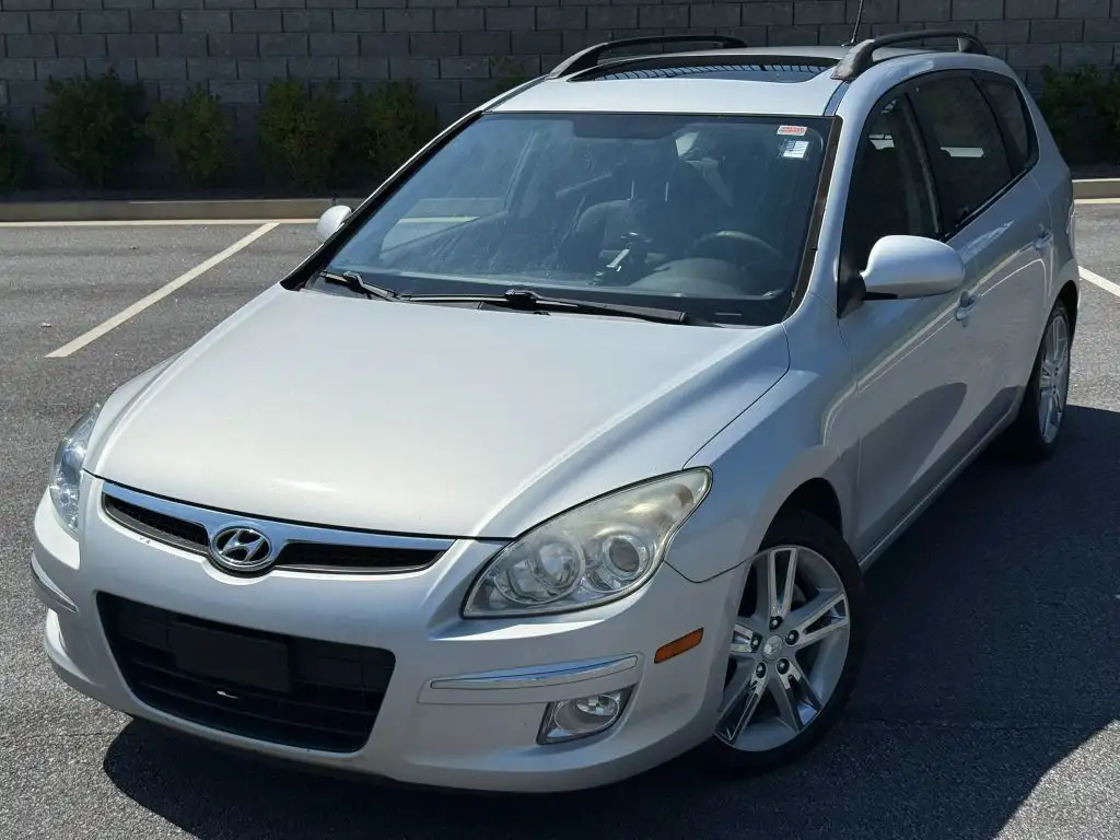 2010 Hyundai Elantra Touring SE A T's photo