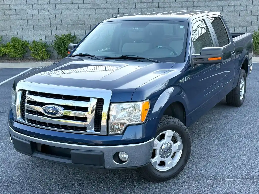 2010 Ford F-150 XLT SuperCrew 145 in's photo