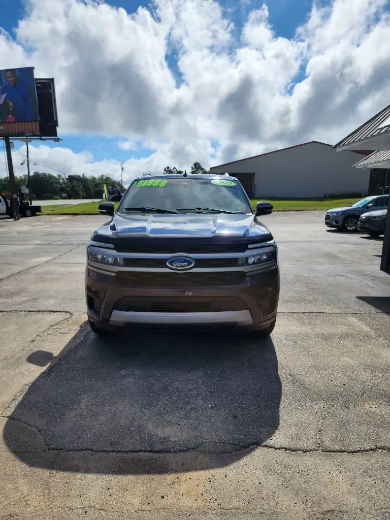 2023 Ford Expedition XLT photo 4