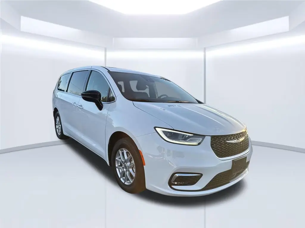2025 Chrysler Pacifica Select photo 3