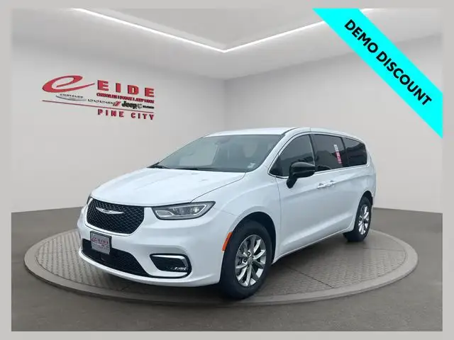 2026 Chrysler Pacifica Select AWD photo 1