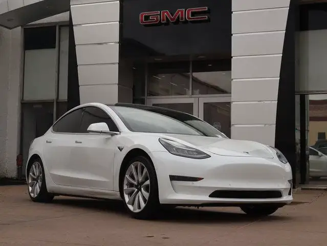 2020 Tesla Model 3 Standard Range Plus photo 1