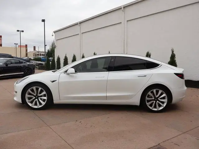 2020 Tesla Model 3 Standard Range Plus photo 4