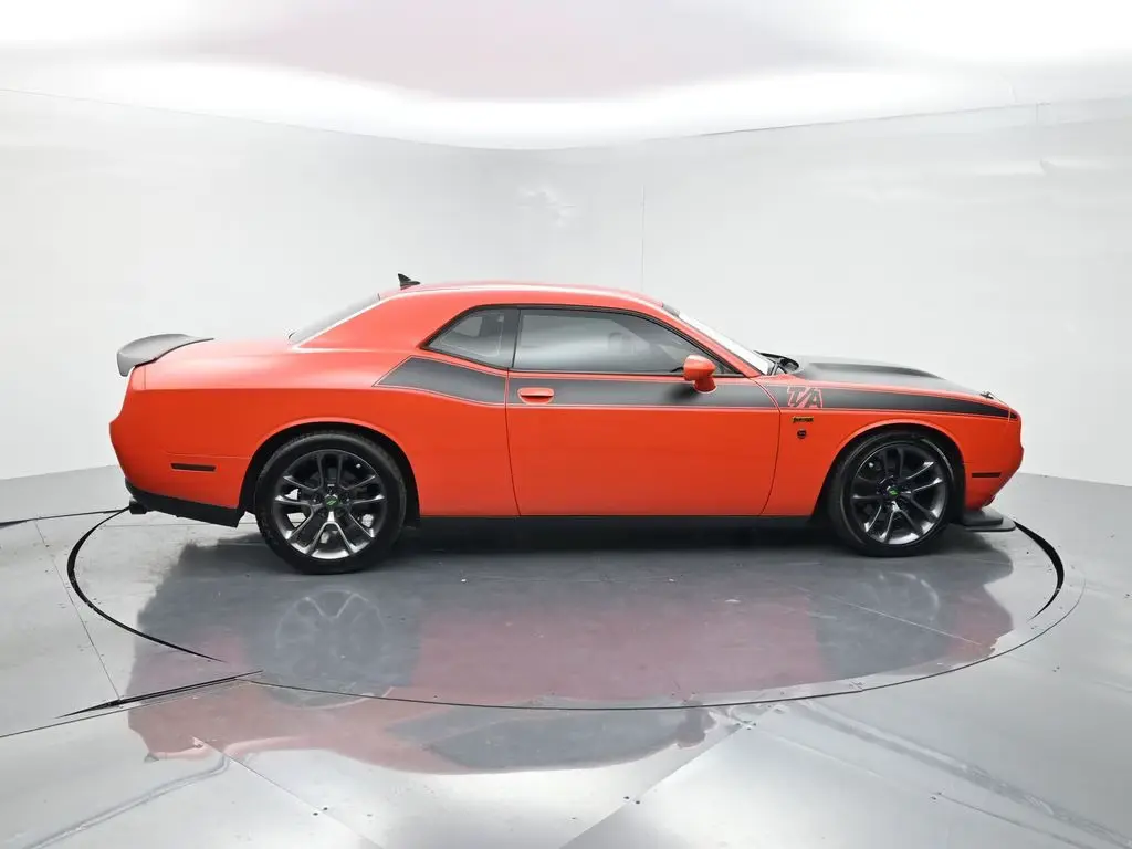 2017 Dodge Challenger T/A Plus photo 4