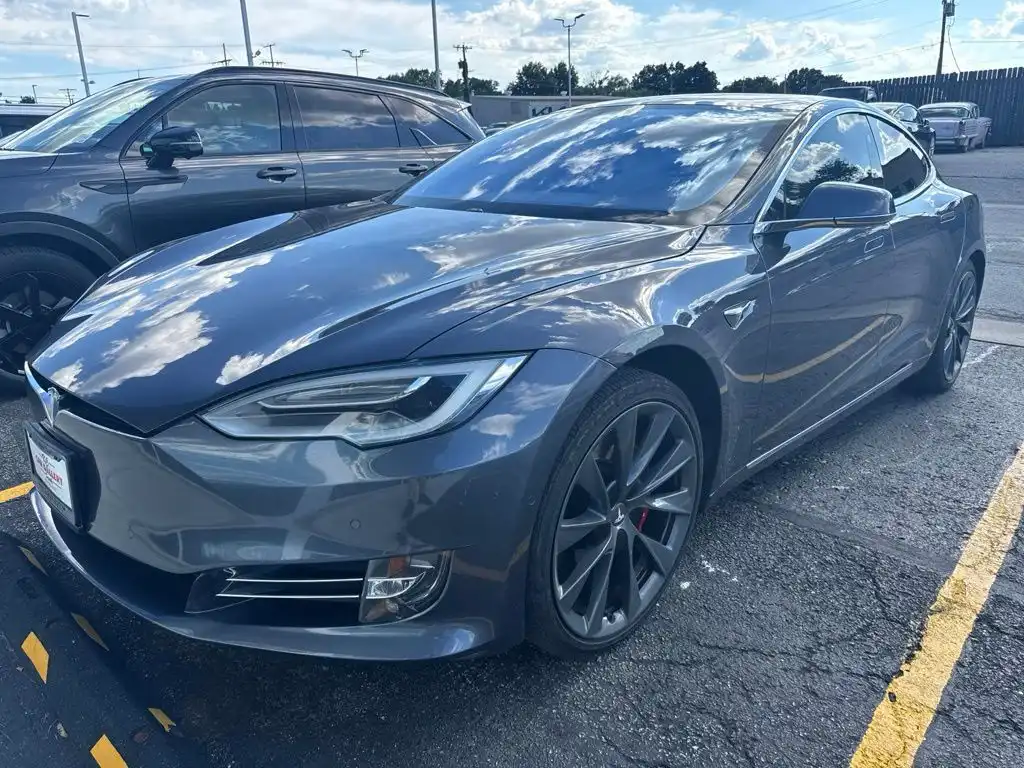 2019 Tesla Model S Performance's photo