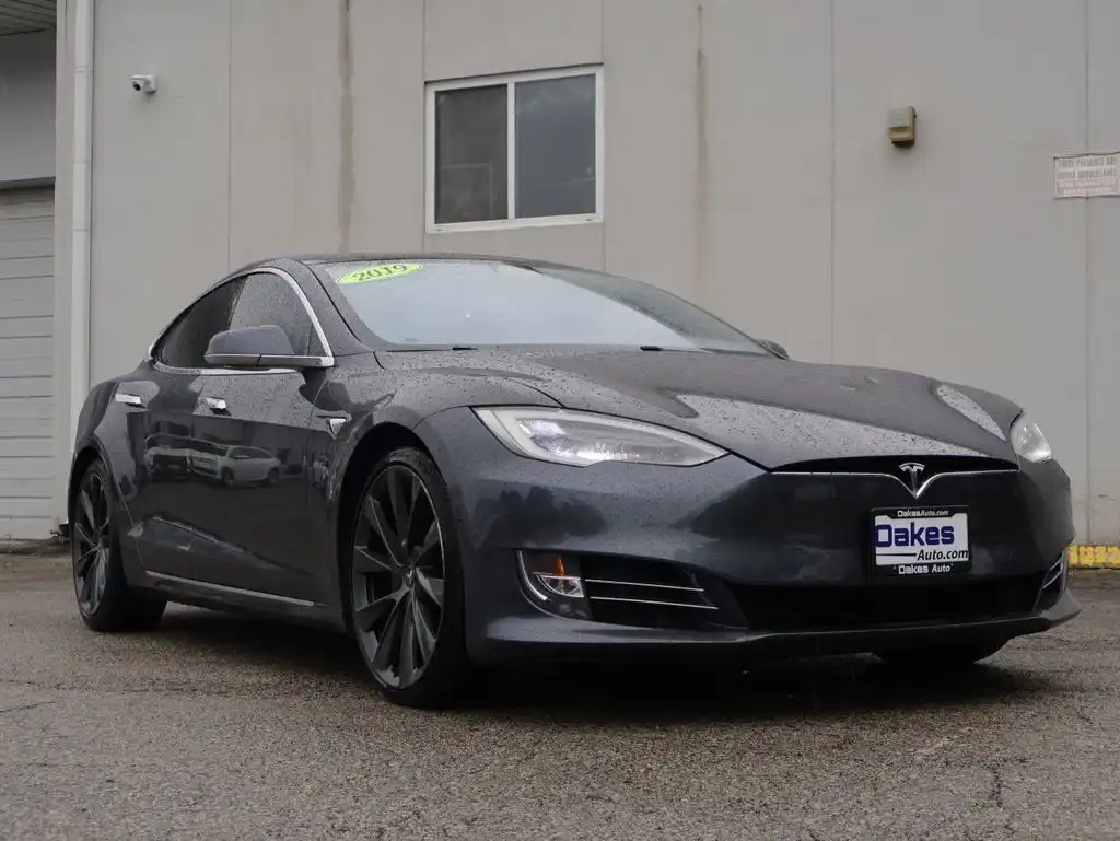 2019 Tesla Model S Performance's photo