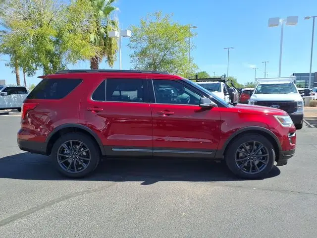 2019 Ford Explorer XLT FWD photo 3