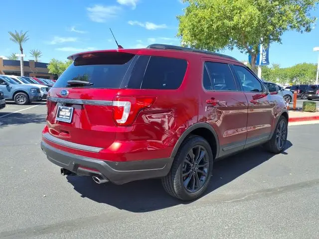 2019 Ford Explorer XLT FWD photo 4