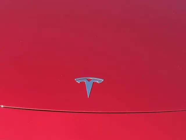 2022 Tesla Model Y Long Range Dual Motor All-Wheel Drive photo 3