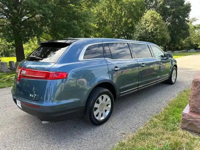 2019 Lincoln MKT Limousine AWD Federal 6-Door's photo