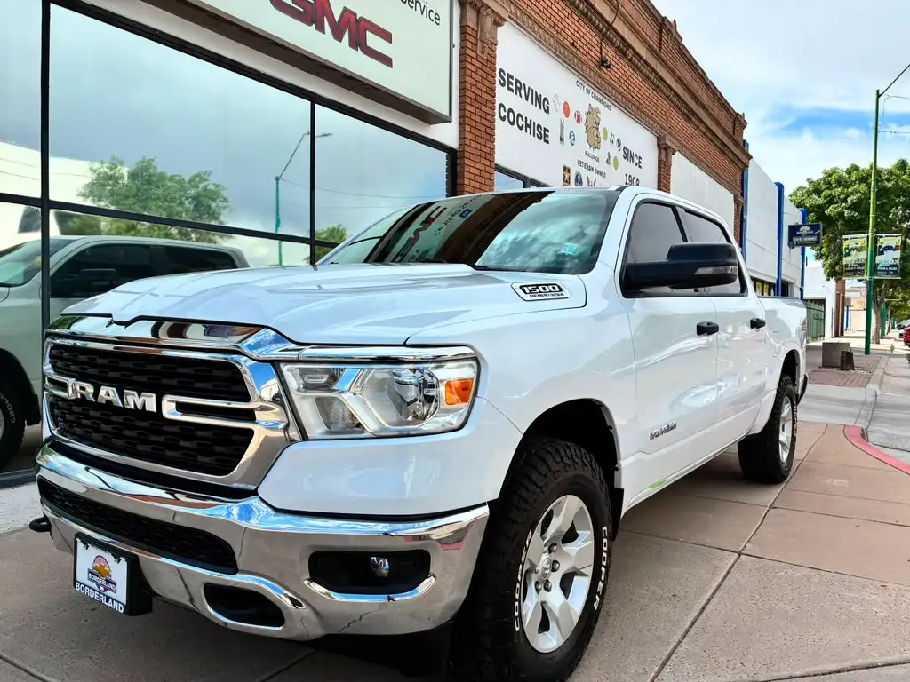 2023 RAM 1500 Big Horn/Lone Star 4x4 Crew Cab 5'7's photo