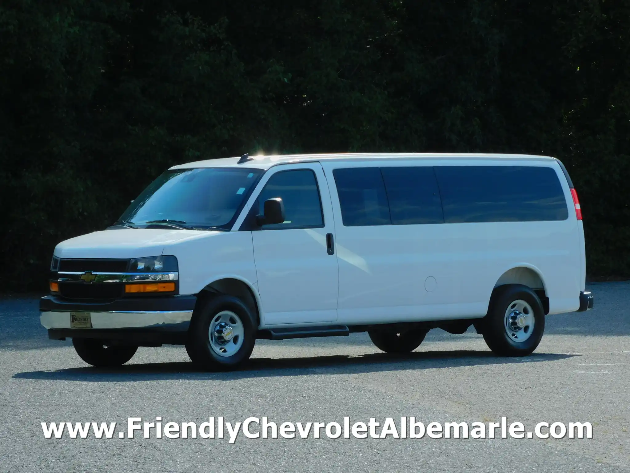 2025 Chevrolet Express 3500 LT Extended's photo