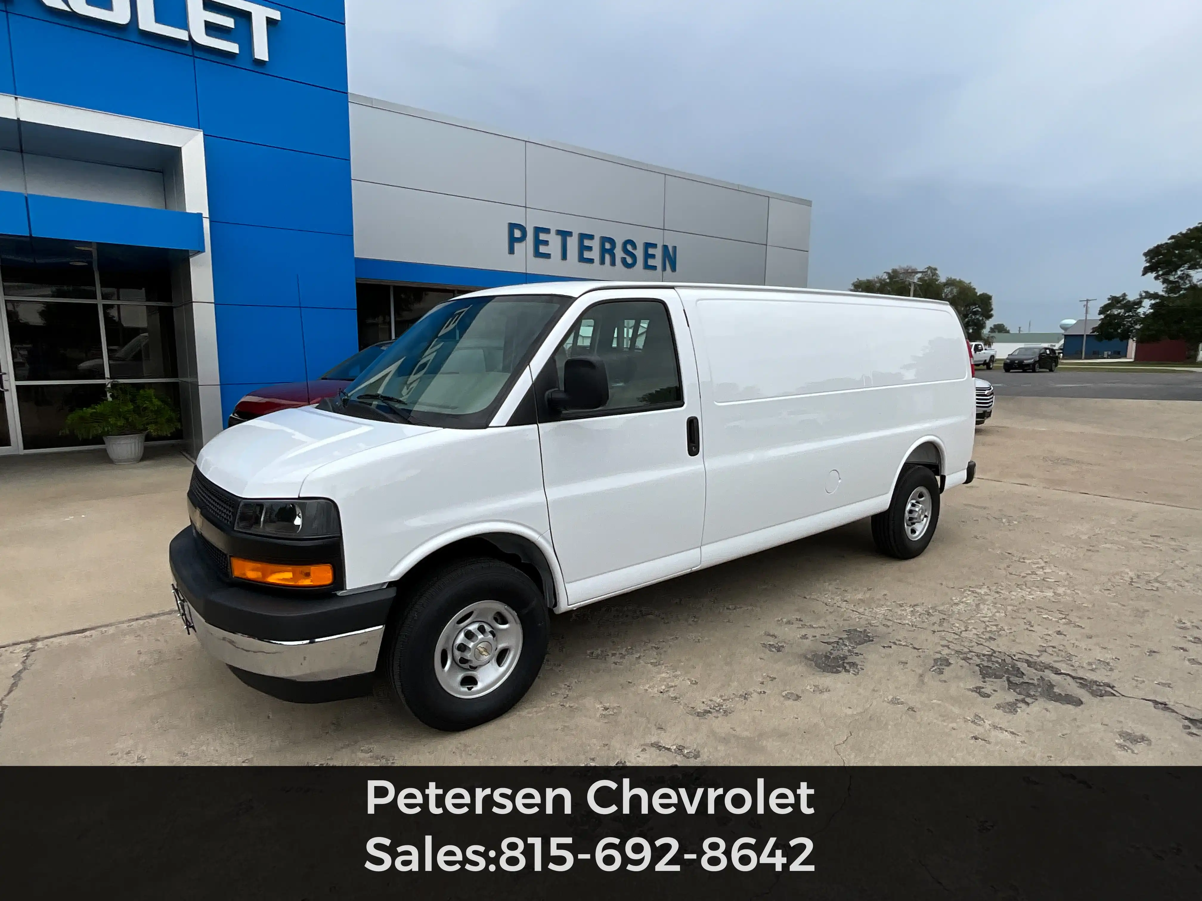 2026 Chevrolet Express 3500 Extended Work Van's photo