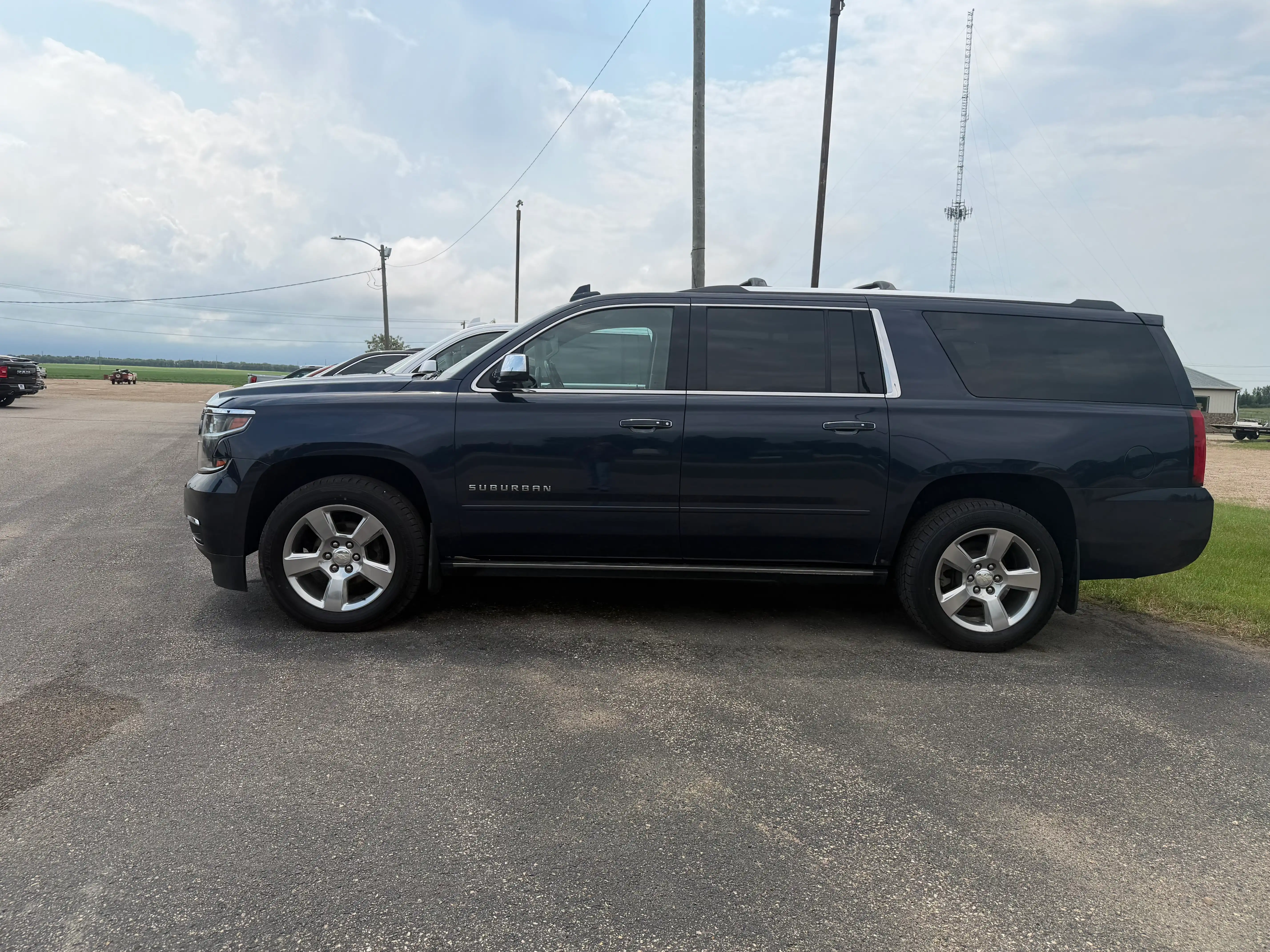 2020 Chevrolet Suburban 4WD 1500 Premier's photo