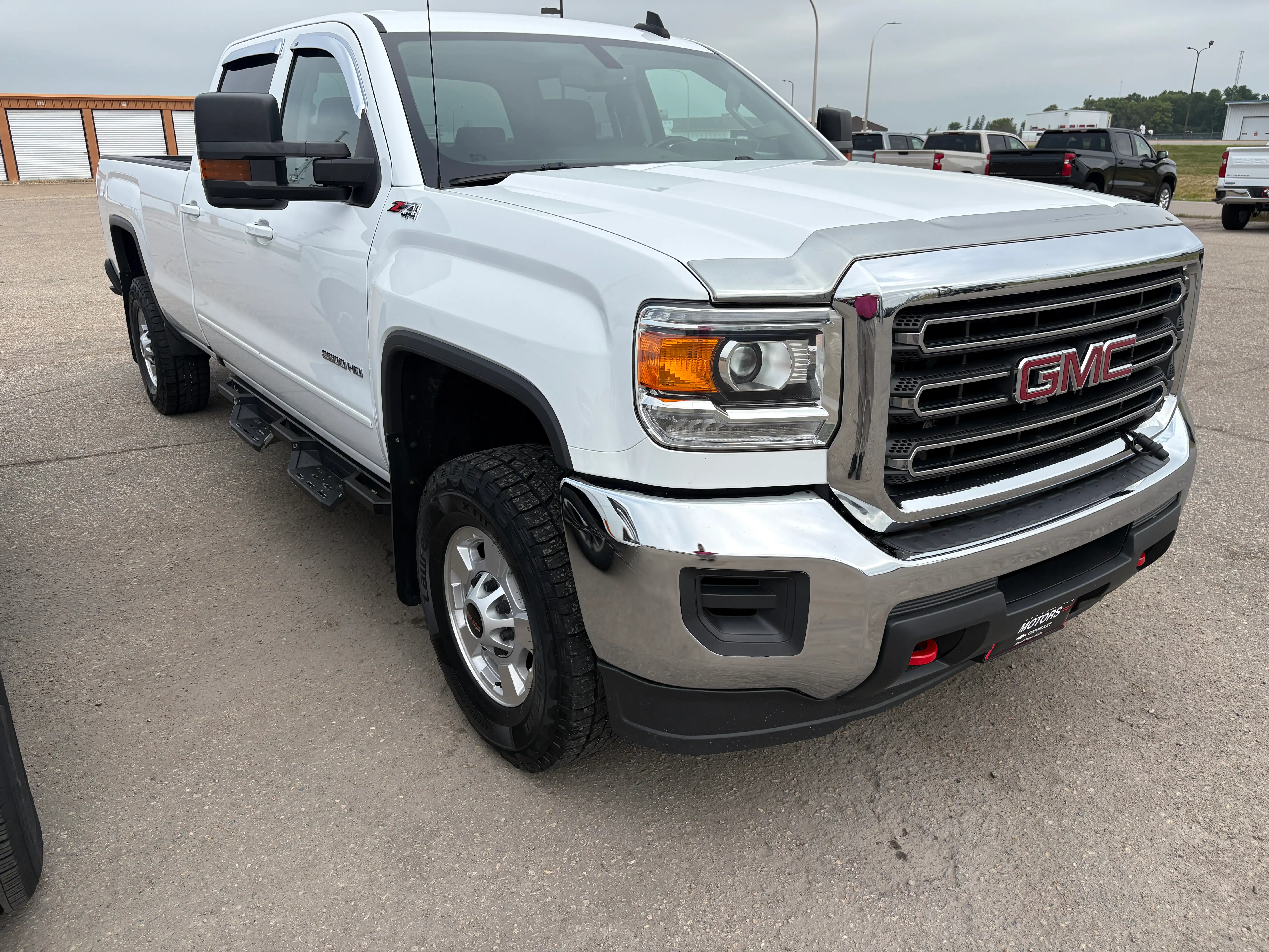 2017 GMC Sierra 4WD Crew Cab Standard Box SLE's photo